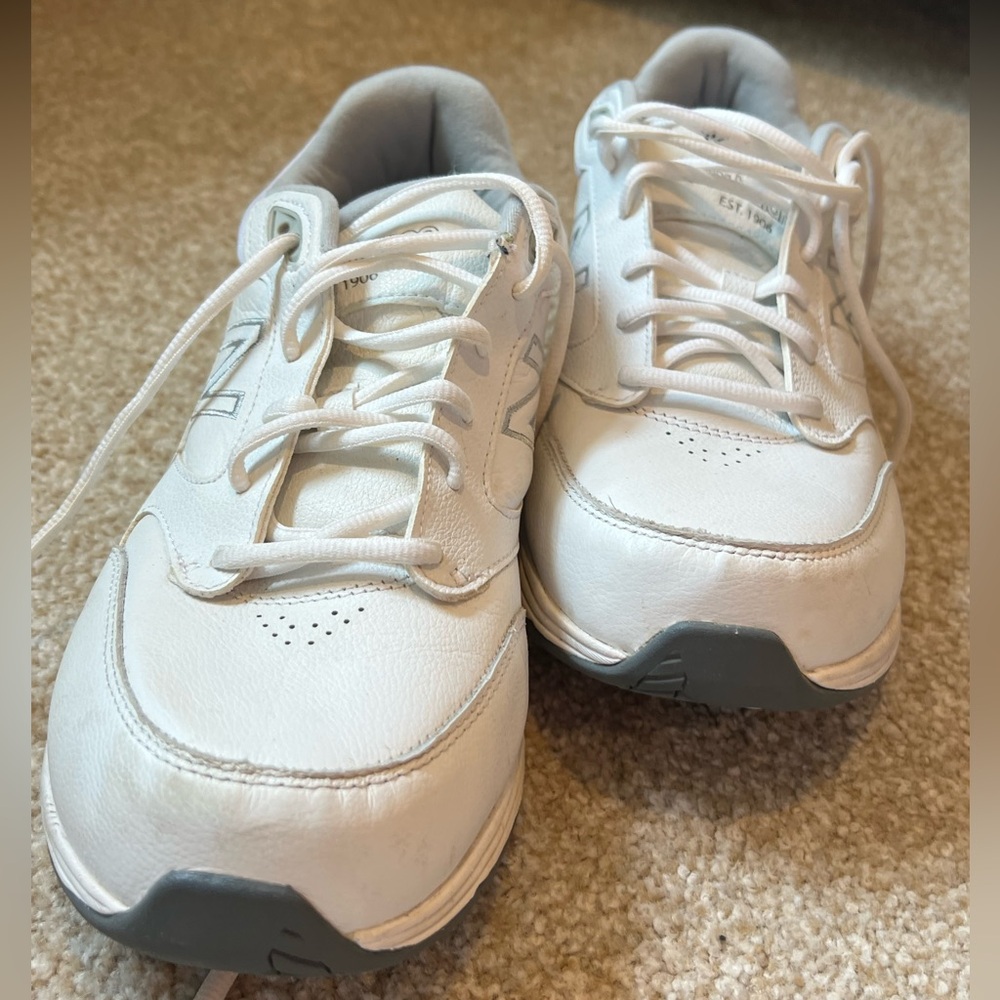 NEW BALANCE Men’s 10.5 EE